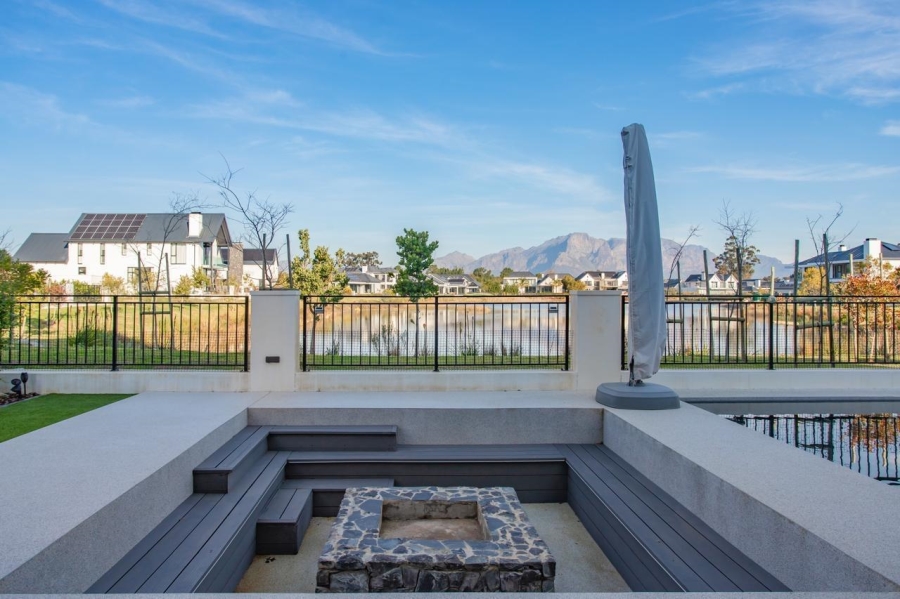 5 Bedroom Property for Sale in Val De Vie Estate Western Cape